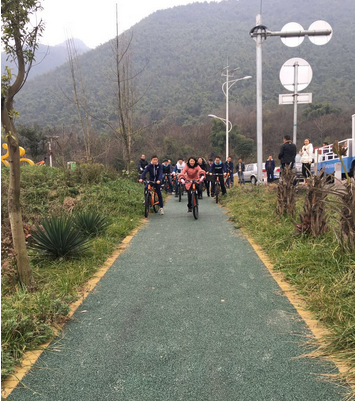      记金申集团工会自行车骑行比赛 现代快节奏的生活模式，一方面工作繁杂，压力大，人们都处于亚健康生活状态。为了缓解这... 