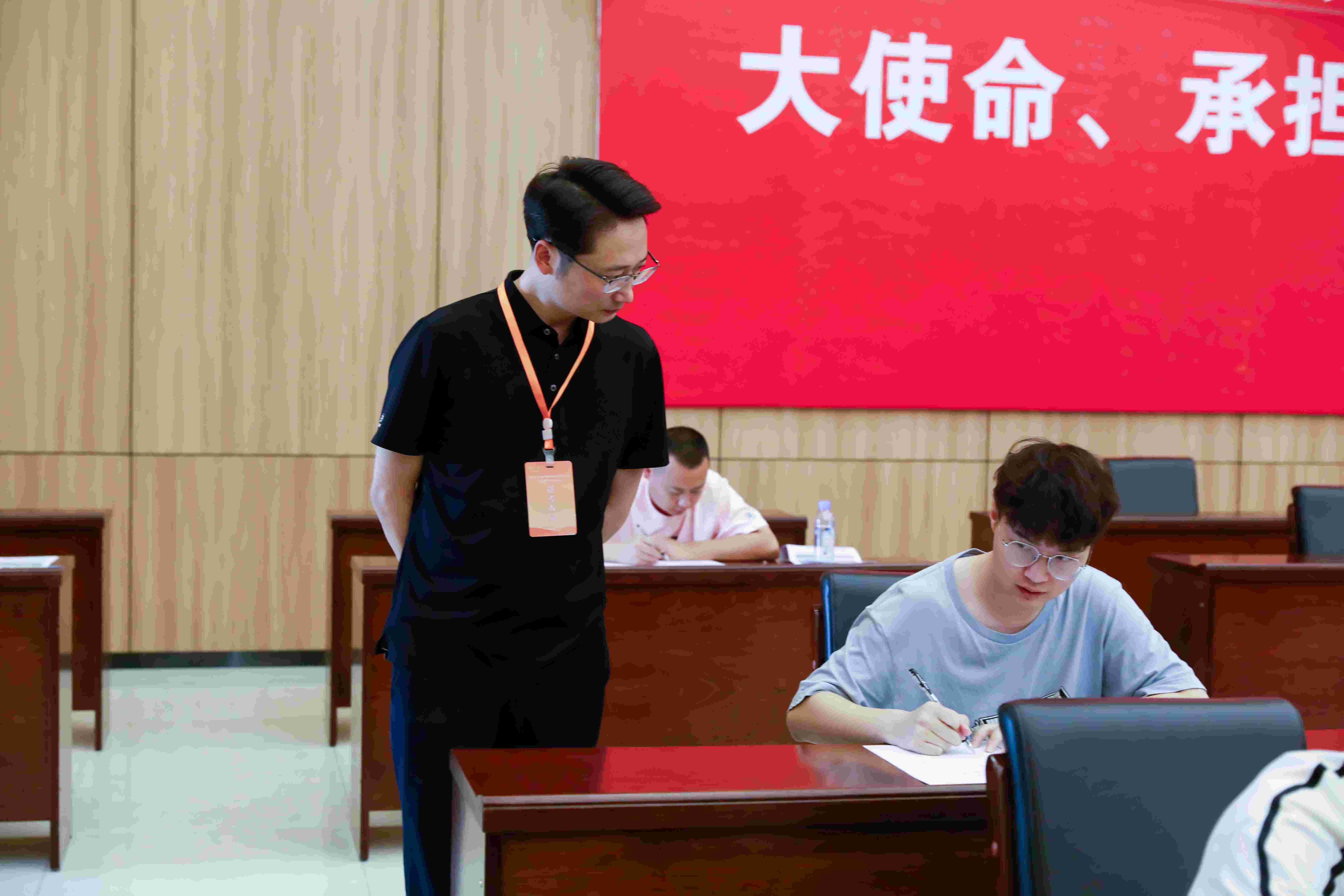  2024年7月13日，绵竹市金申投资集团有限公司2024年公开招聘专业技术人员面试工作在市图书馆举行，进入面试阶段的53名考生参加面试。 本...